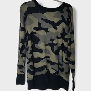 Isaac Mizrahi Camoflauge Lighter Super Soft Sweater Size XL